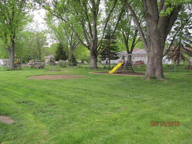 7908 Elm St, Harvard, IL 60033 photo 2