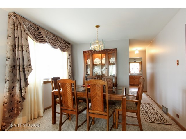 8036 Mcvicker Ave, Burbank, IL 60459 photo 3