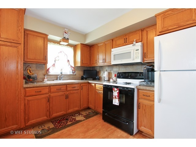 8036 Mcvicker Ave, Burbank, IL 60459 photo 4