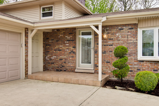 75 Downing Rd, Buffalo Grove, IL 60089 photo 2