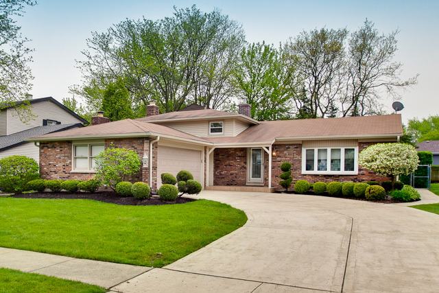 75 Downing Rd, Buffalo Grove, IL 60089 photo 1