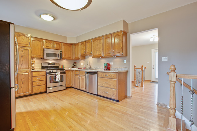 75 Downing Rd, Buffalo Grove, IL 60089 photo 8
