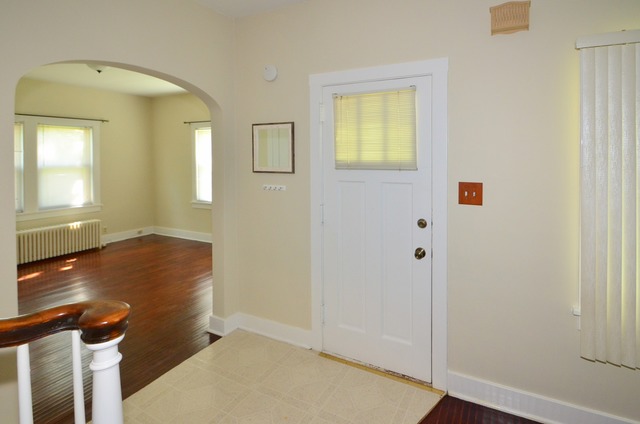 576 4th Ave, Aurora, IL 60505 photo 2