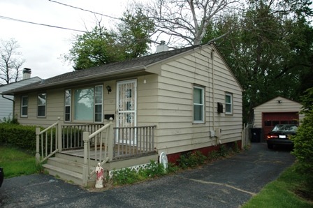 824 Schiller St, Elgin, IL 60123 photo 2