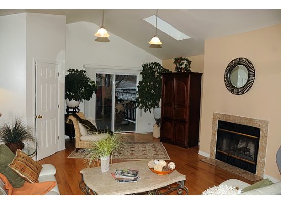 8949 S Luella Ave, Chicago, IL 60617 photo 5