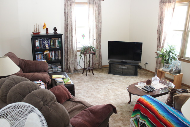 121 S Addison Rd, Addison, IL 60101 photo 2