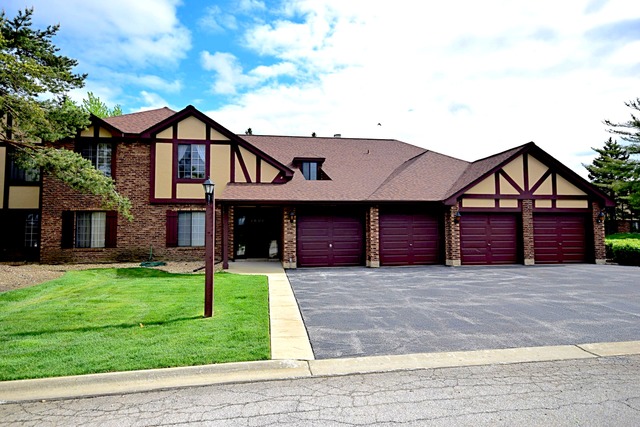 1608 Thames Ct #C, Wheaton, IL 60189 photo 1