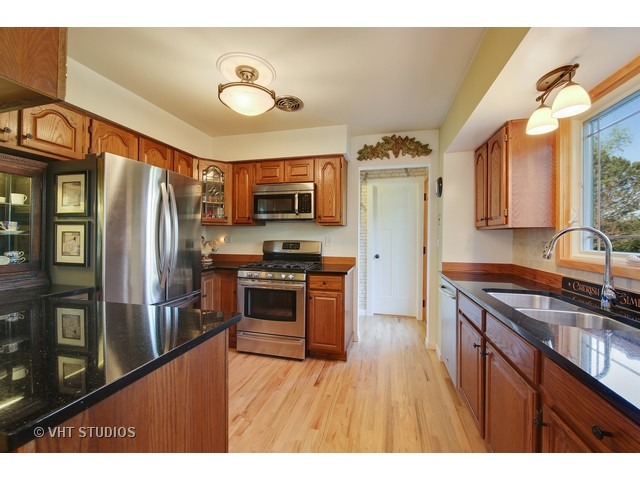 1716 Howard Ct, Wheaton, IL 60187 photo 5