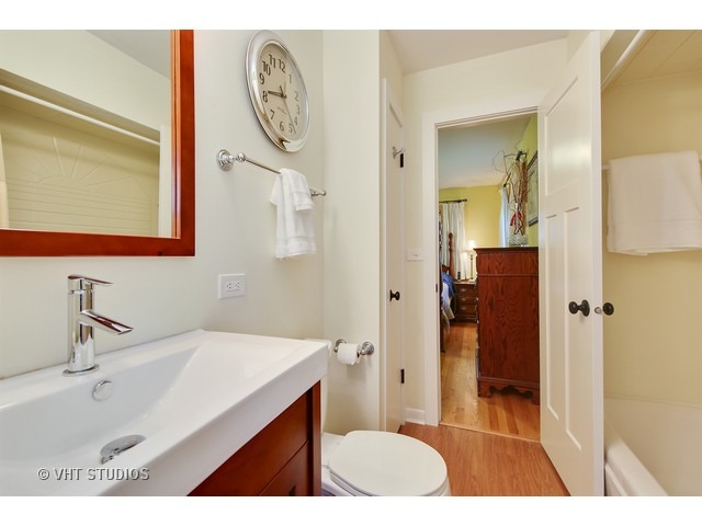 1716 Howard Ct, Wheaton, IL 60187 photo 9