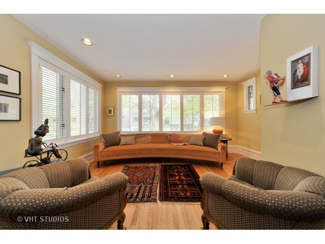 5339 N Wayne Ave, Chicago, IL 60640 photo 4