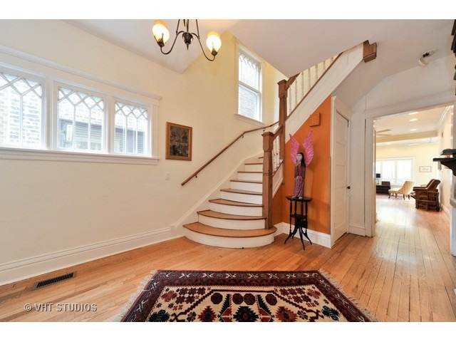 5339 N Wayne Ave, Chicago, IL 60640 photo 2