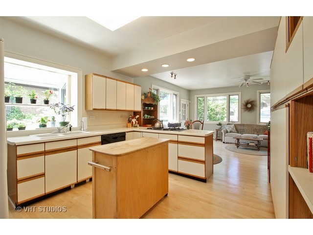 2204 Ewing Ave, Evanston, IL 60201 photo 4