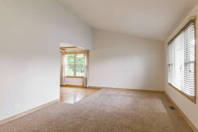 518 Harbor Ter, Bartlett, IL 60103 photo 4
