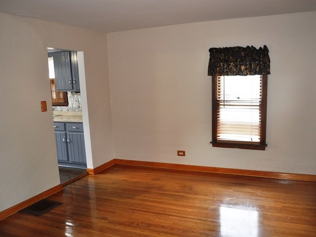 111 Harding St, Elgin, IL 60123 photo 4