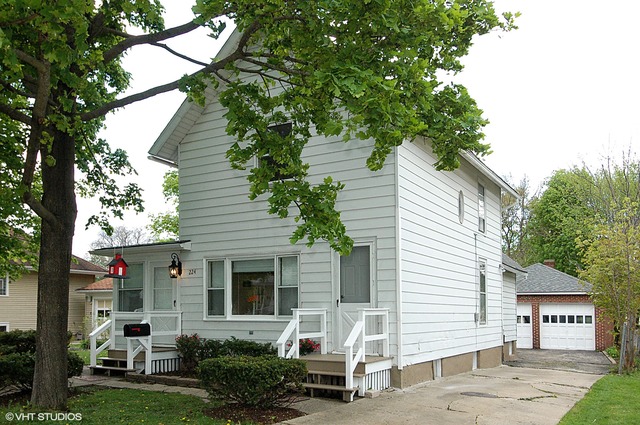 224 Perry St, Elgin, IL 60123 photo 1