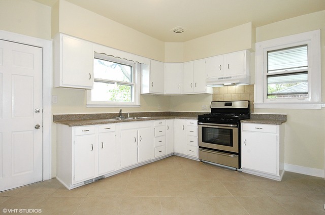 224 Perry St, Elgin, IL 60123 photo 4