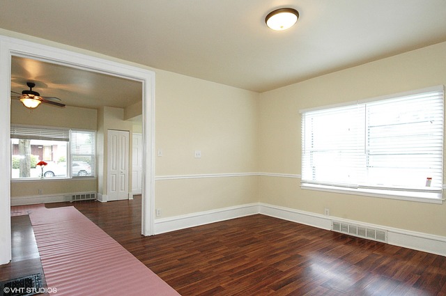224 Perry St, Elgin, IL 60123 photo 3