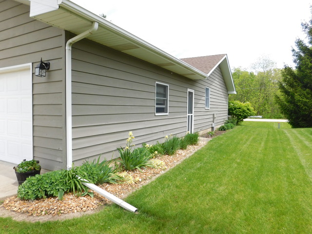 906 Edgelawn Dr, Plano, IL 60545 photo 4