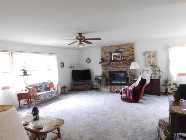 906 Edgelawn Dr, Plano, IL 60545 photo 7