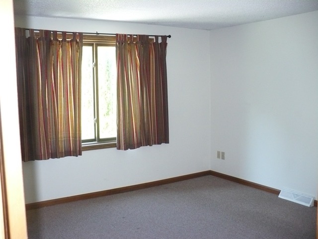 351 E Kirke Gate, Lee, IL 60530 photo 12