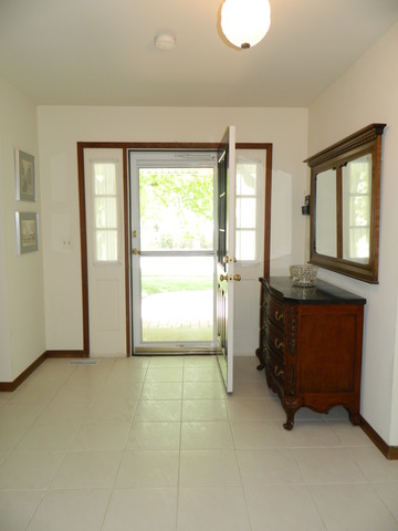 1655 Buckthorn Dr, Hoffman Estates, IL 60192 photo 3