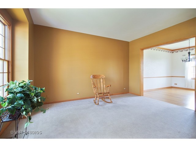 1340 Tunbridge Trl, Algonquin, IL 60102 photo 3