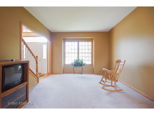 1340 Tunbridge Trl, Algonquin, IL 60102 photo 4