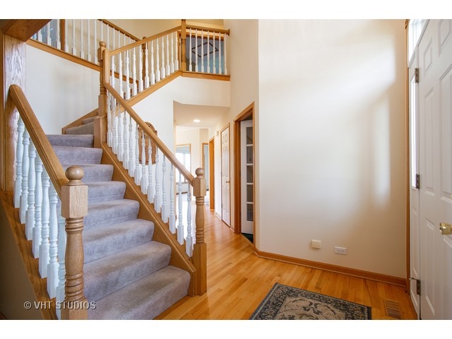 1340 Tunbridge Trl, Algonquin, IL 60102 photo 2