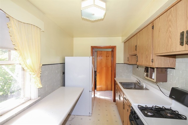 285 Harvey Ave, Des Plaines, IL 60016 photo 8