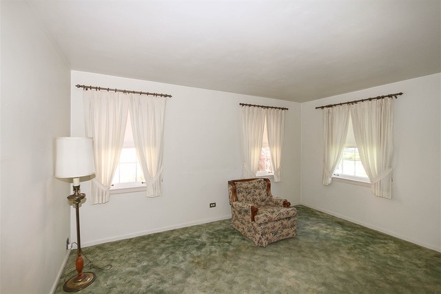 285 Harvey Ave, Des Plaines, IL 60016 photo 3