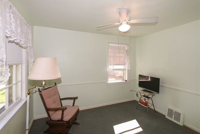 285 Harvey Ave, Des Plaines, IL 60016 photo 5