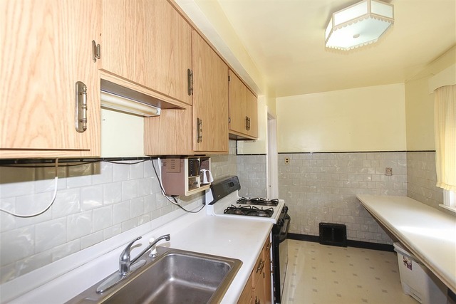 285 Harvey Ave, Des Plaines, IL 60016 photo 9