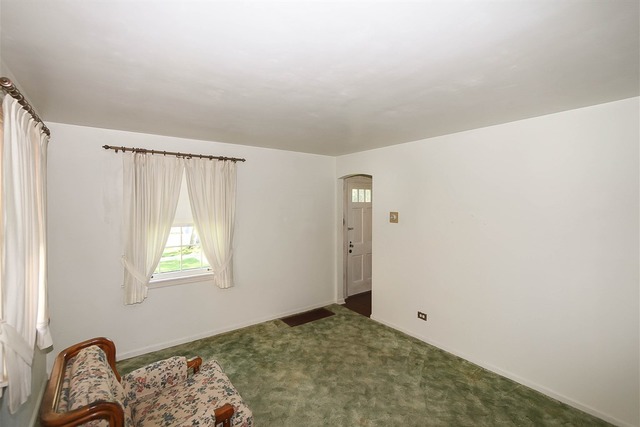 285 Harvey Ave, Des Plaines, IL 60016 photo 4
