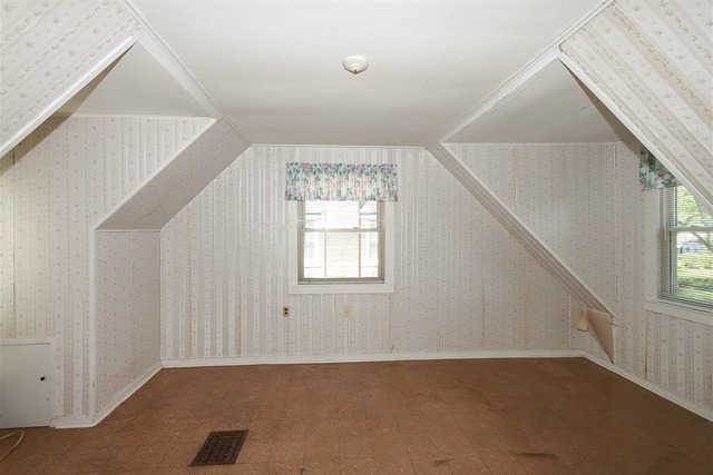 285 Harvey Ave, Des Plaines, IL 60016 photo 14