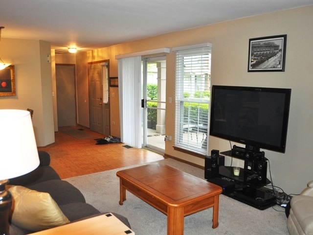 1274 Christopher Ct #1274, Elgin, IL 60120 photo 2