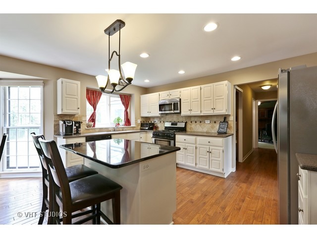 103 Danada Dr, Wheaton, IL 60189 photo 4