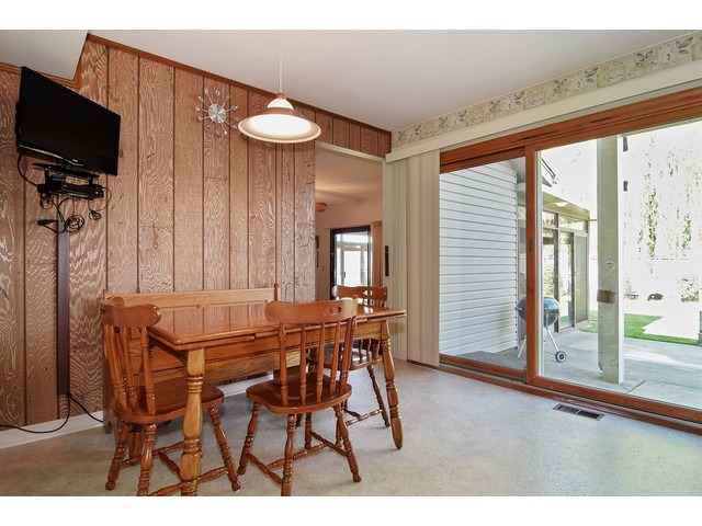 982 E Valleyview Dr, Bartlett, IL 60103 photo 4