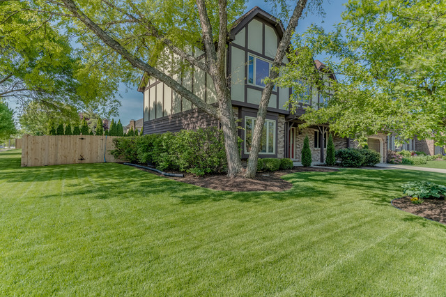 1406 E Gartner Rd, Naperville, IL 60540 photo 2