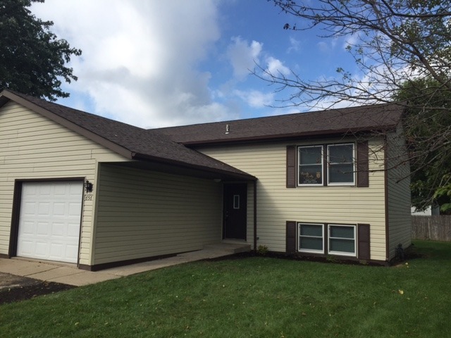 656 Swan Dr, Grayslake, IL 60030 photo 1
