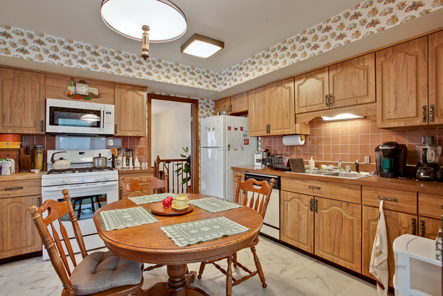 1355 Meyer Rd, Hoffman Estates, IL 60169 photo 13