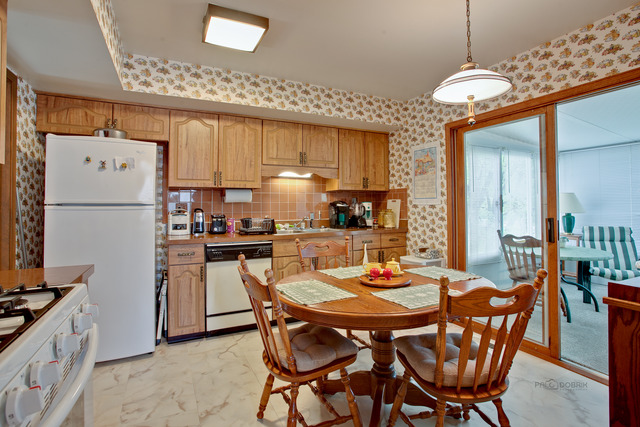 1355 Meyer Rd, Hoffman Estates, IL 60169 photo 12