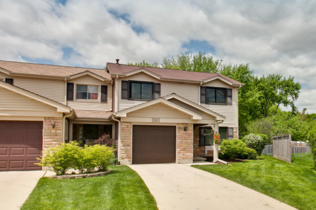 436 Pacific Ct, Wheeling, IL 60090 photo 2