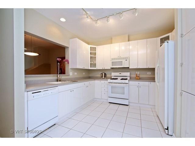 1677 Charles Dr, Wheeling, IL 60090 photo 5