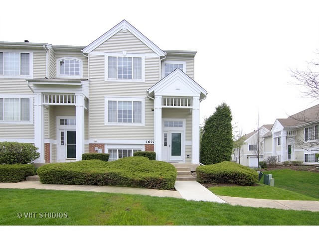 1677 Charles Dr, Wheeling, IL 60090 photo 1