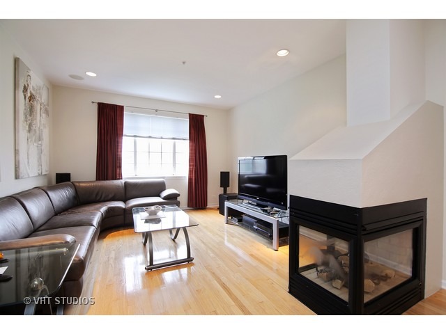 1677 Charles Dr, Wheeling, IL 60090 photo 2