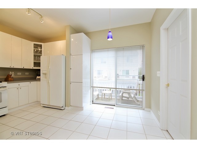 1677 Charles Dr, Wheeling, IL 60090 photo 6