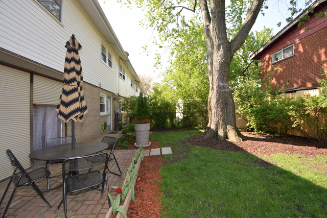 8908 Robin Dr, Des Plaines, IL 60016 photo 23