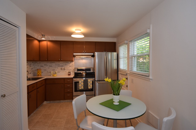 8908 Robin Dr, Des Plaines, IL 60016 photo 13