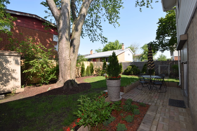 8908 Robin Dr, Des Plaines, IL 60016 photo 20