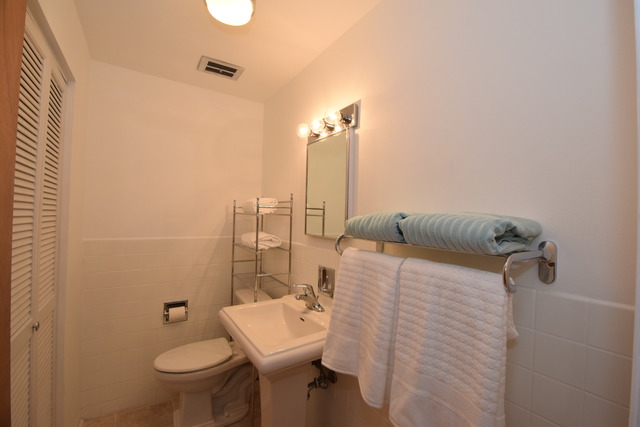 8908 Robin Dr, Des Plaines, IL 60016 photo 18